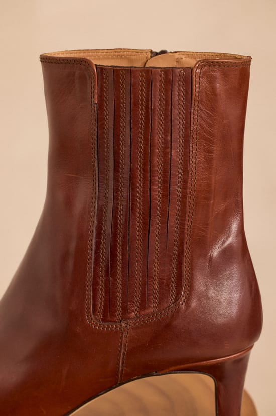 Low-heeled leather ankle boots ODILE;${refinementColor}
