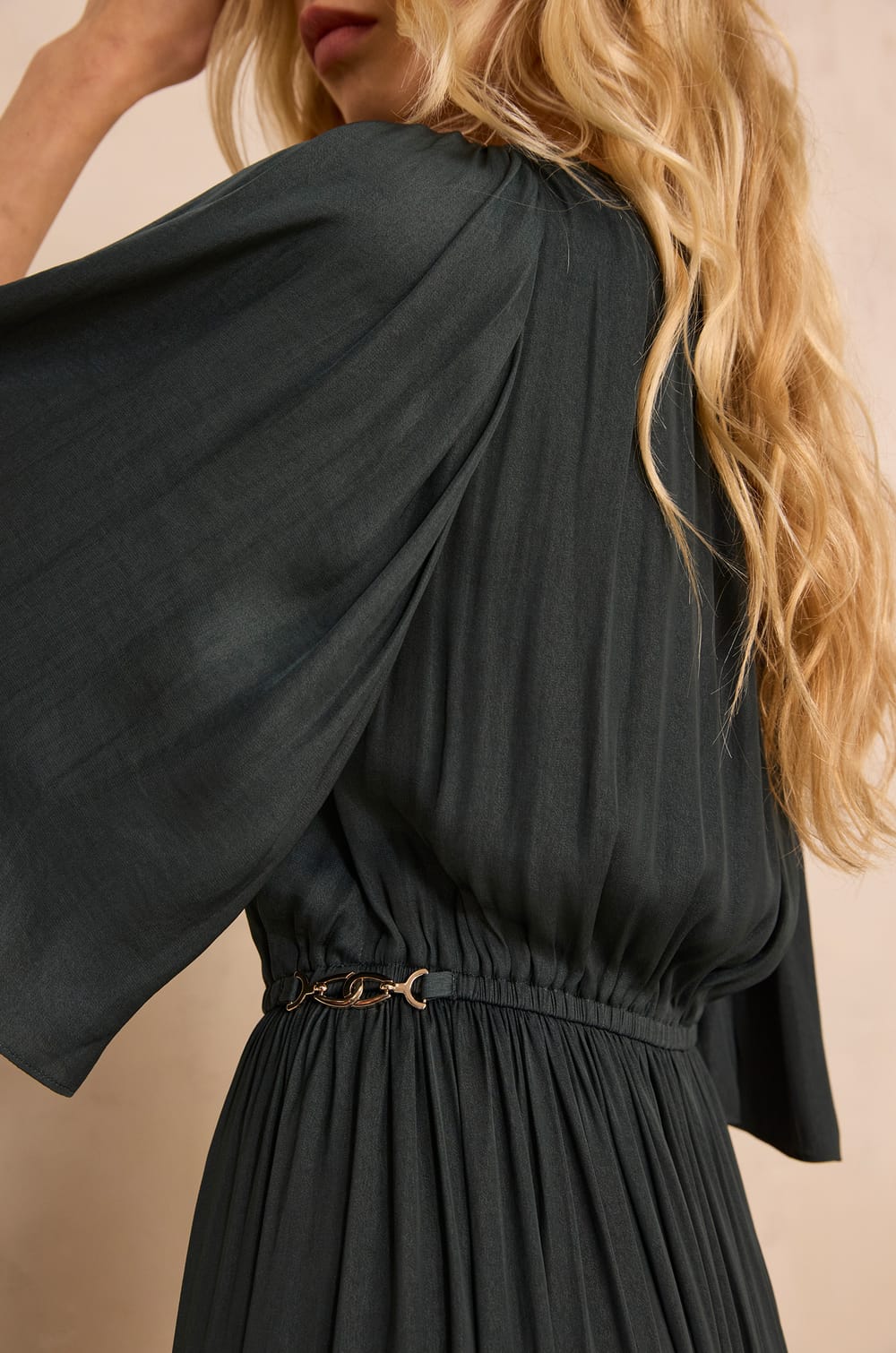 Flowing dress PERLA;${refinementColor}