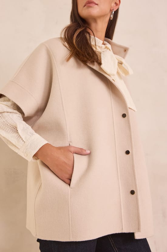 Cape en laine FORTUNE;${refinementColor}