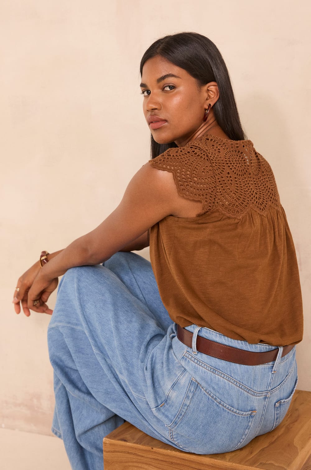 Lilou short-sleeved embroidered cotton top;${refinementColor}