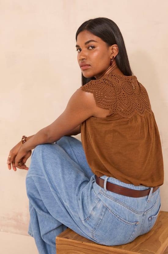 Lilou short-sleeved embroidered cotton top;${refinementColor}