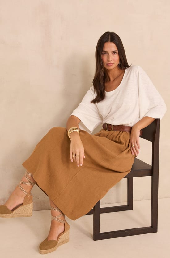 Brown linen skirt;${refinementColor}