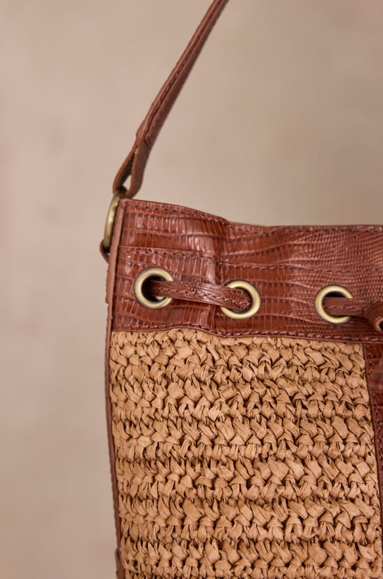 MAX leather and raffia bucket bag;${refinementColor}