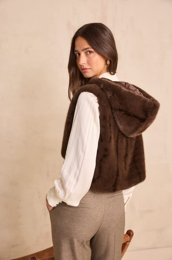 Sleeveless cape ROXIE;${refinementColor}