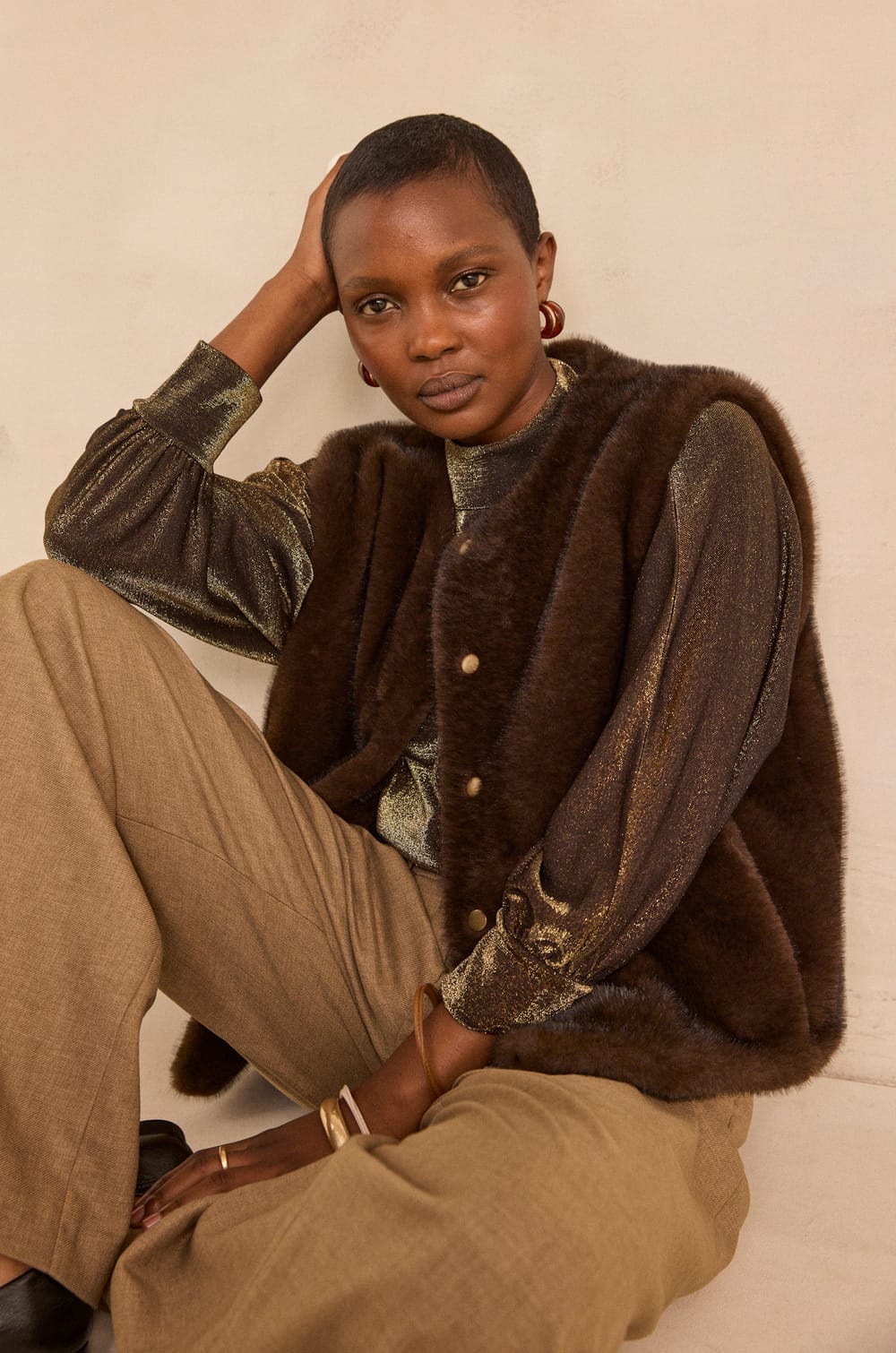 Brooklyn fluffy effect sleeveless vest;${refinementColor}