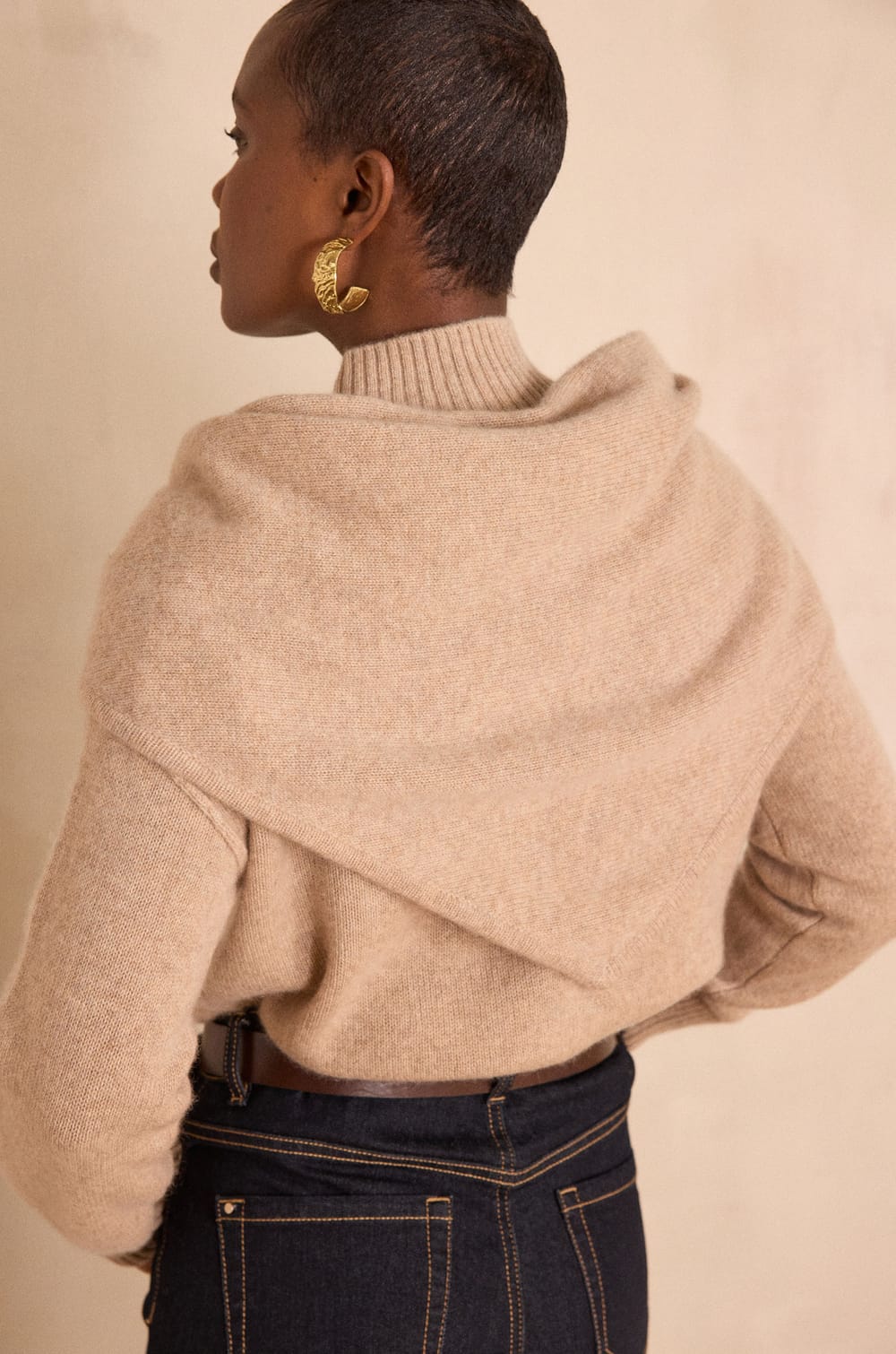 Triangle scarf in 100% 2-ply cashmere THOMAS;${refinementColor}