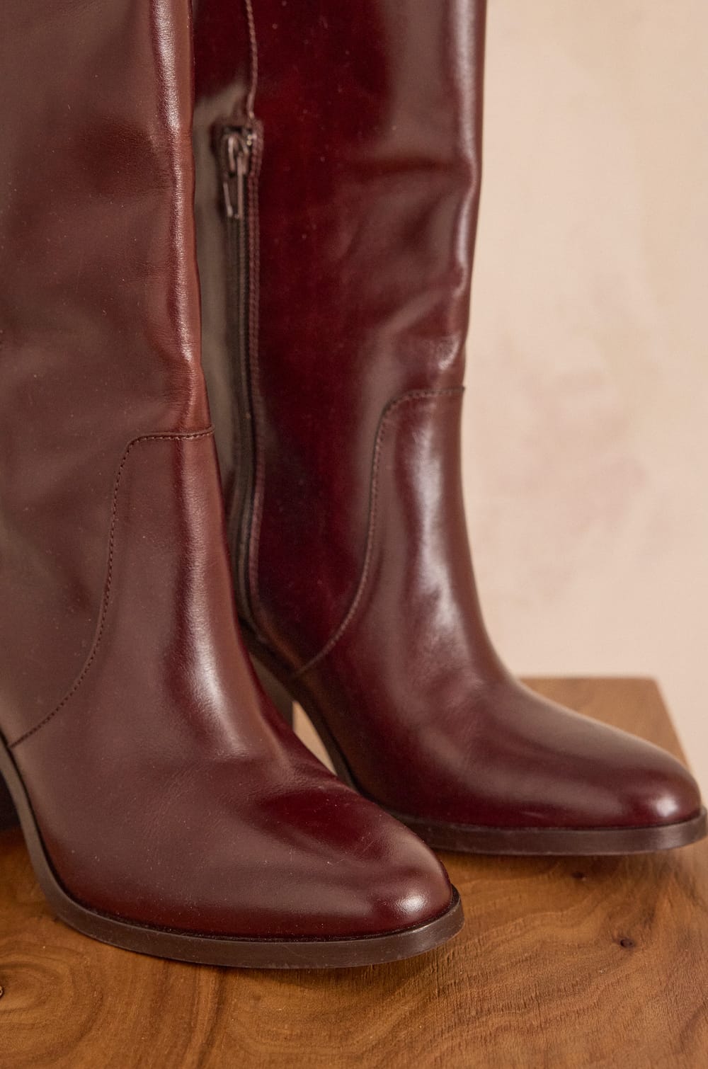 VANESSA leather Boots;${refinementColor}