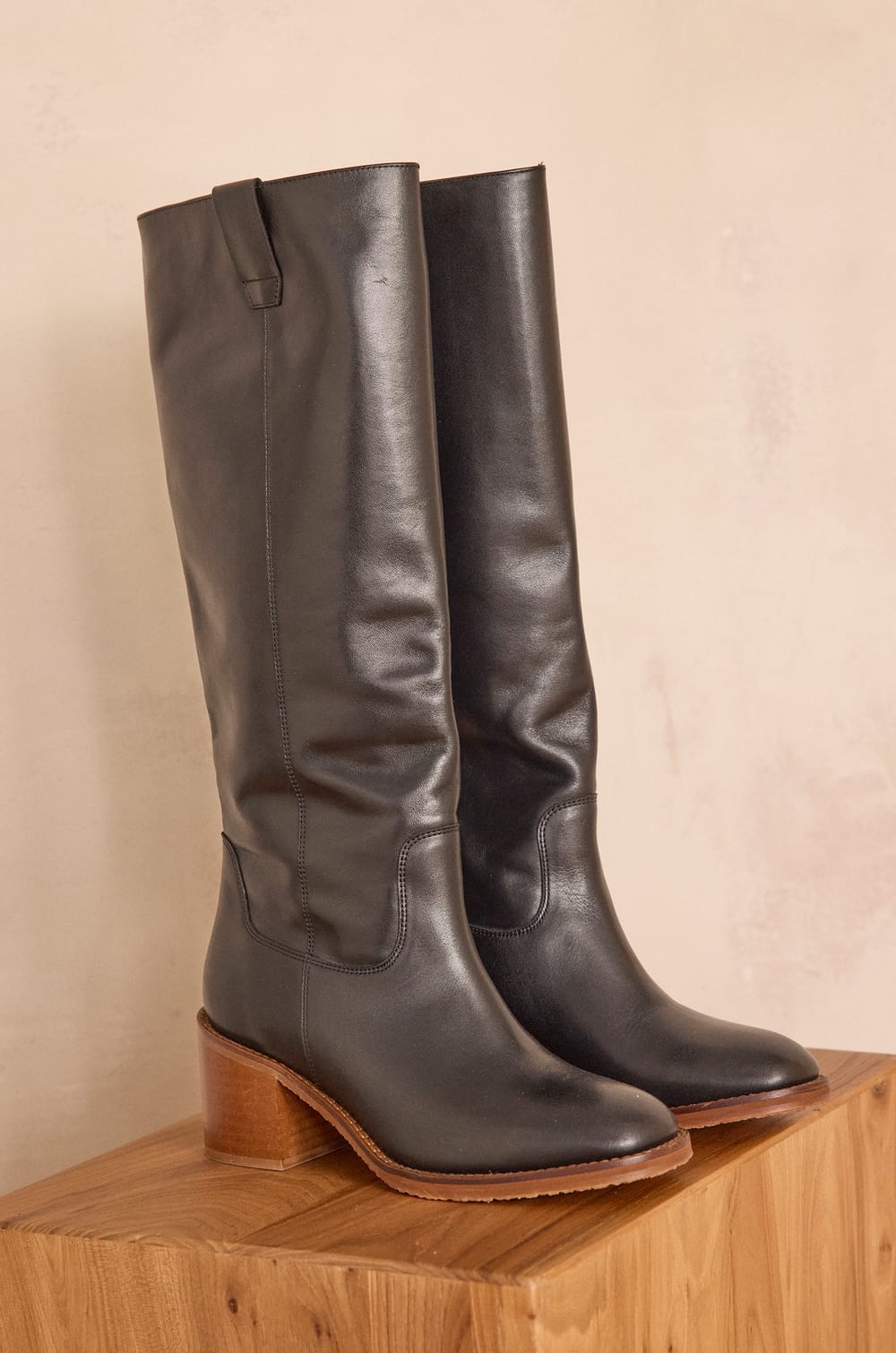 VICTORIA leather boots;${refinementColor}