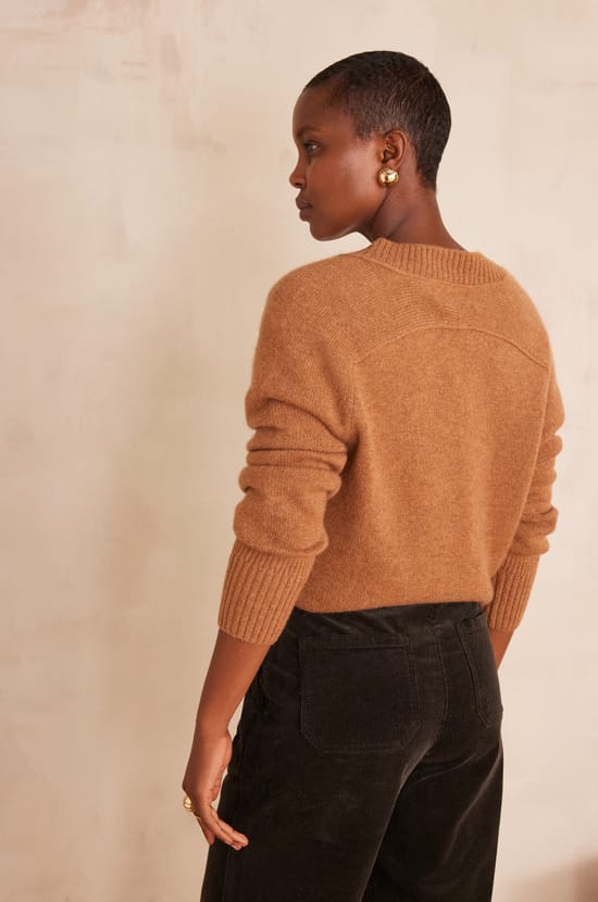 V-neck jumper in 100% 4-ply cashmere BRYTON;${refinementColor}