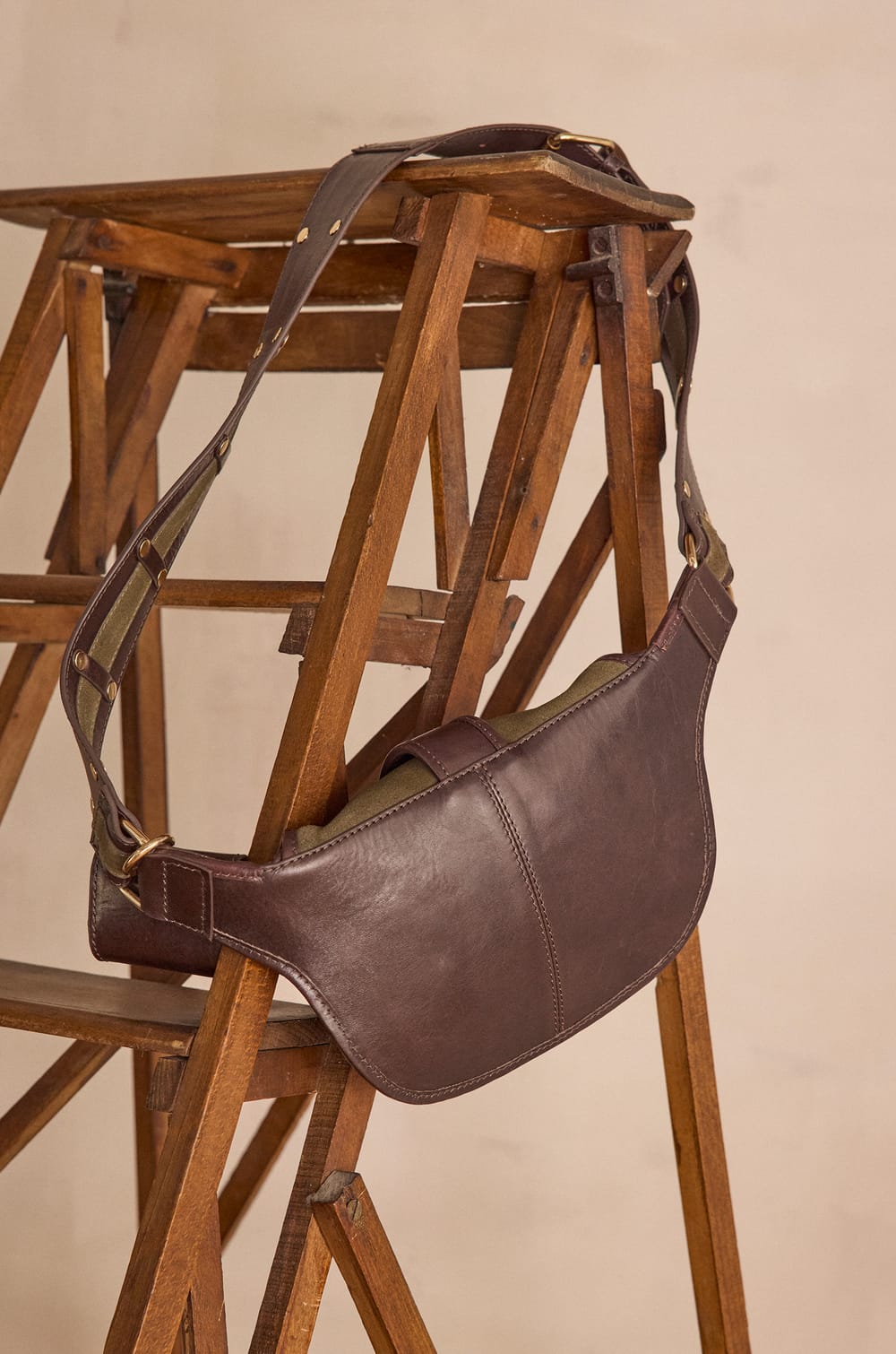 Sac banane LEONARD en cuir;${refinementColor}