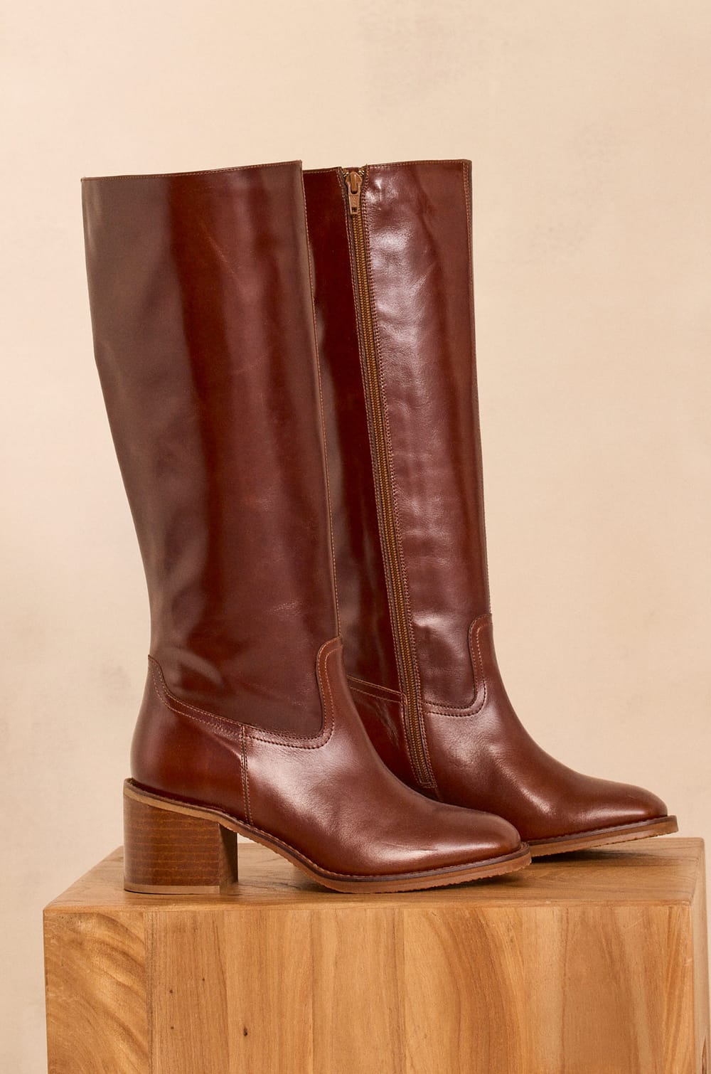 Leather heeled boots VICTORIA;${refinementColor}
