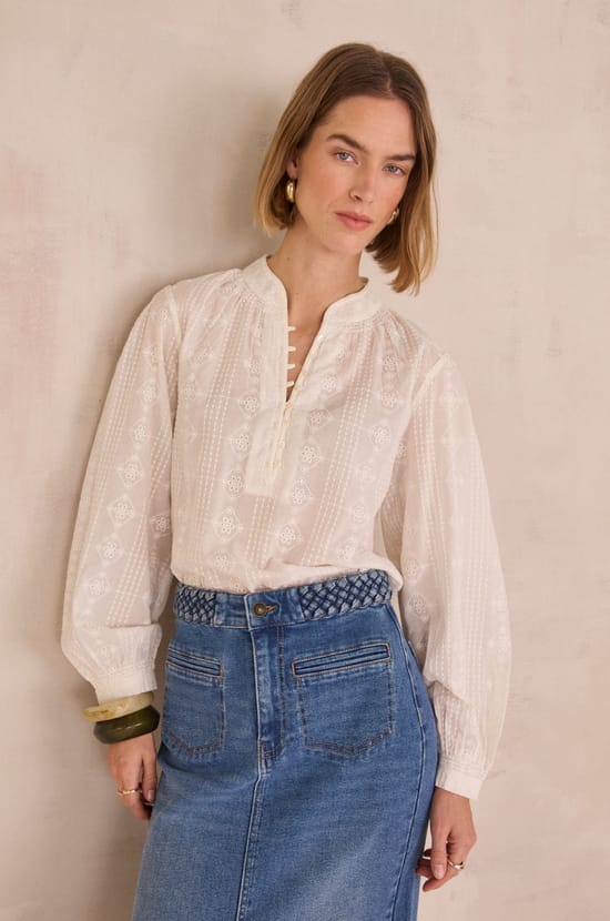 DARCIE floral embroidery blouse in 100% cotton;${refinementColor}