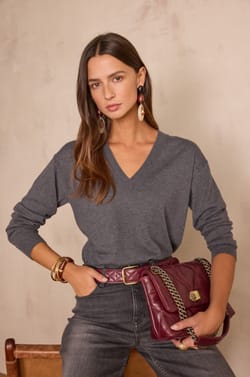 BOB V-neck jumper in wool;${refinementColor}