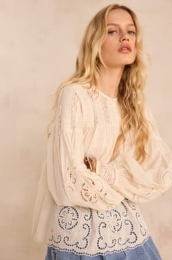 Blouse brod&eacute;e &agrave; manches longues en coton MADELEINE;${refinementColor}