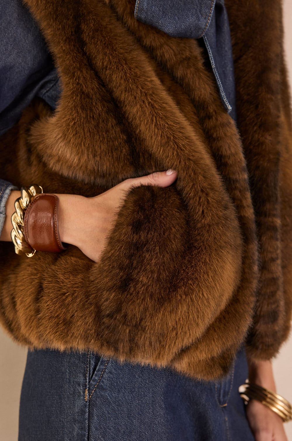 Gilet sans manches duveteux SUZANNE;${refinementColor}