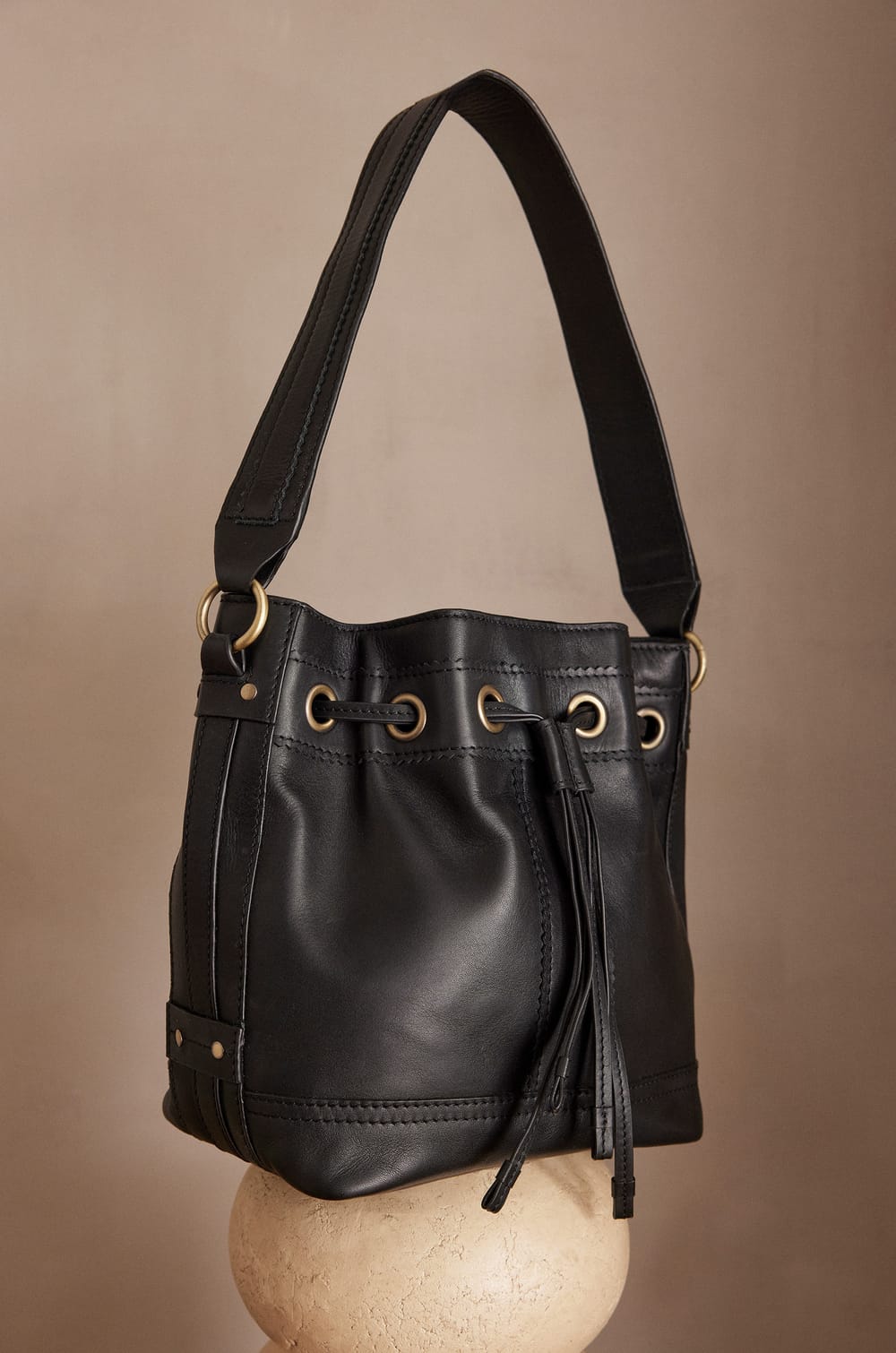 Sac seau LUCIEN en cuir;${refinementColor}