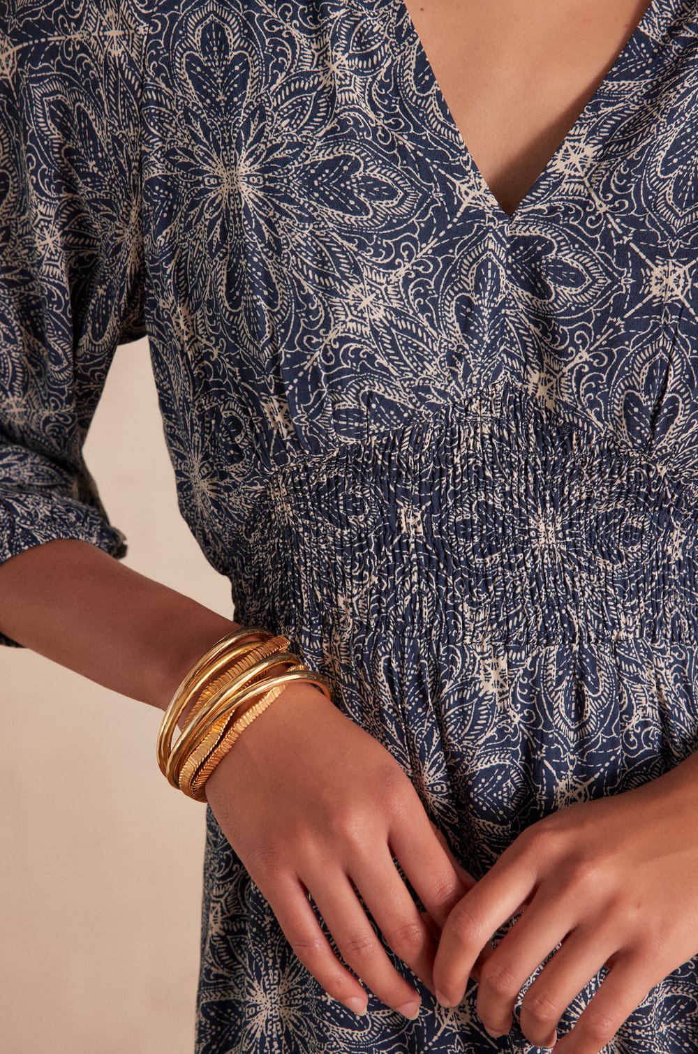 Robe REI;${refinementColor}