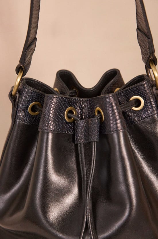 VALENTIN leather bucket bag;${refinementColor}
