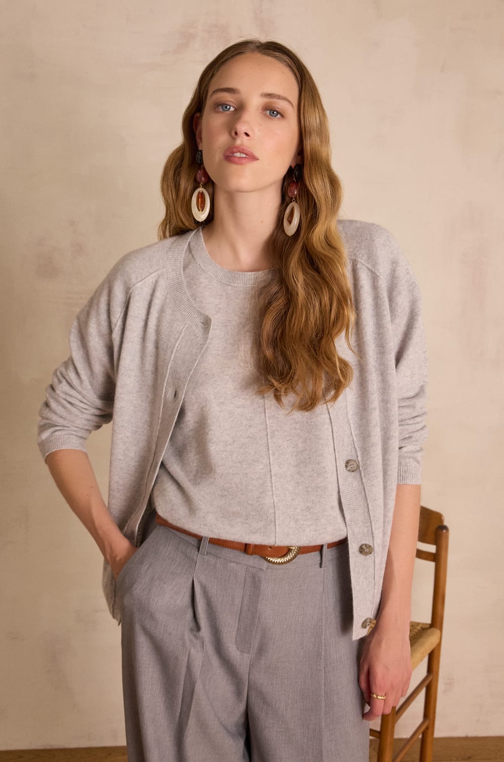 BILLY Cardigan in 100% cashmere;${refinementColor}