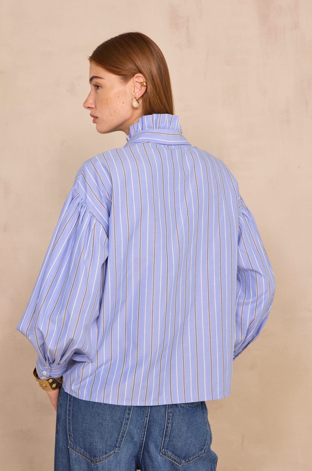 Blouse ray&eacute;e &agrave; col lavalli&egrave;re MORGANE;${refinementColor}
