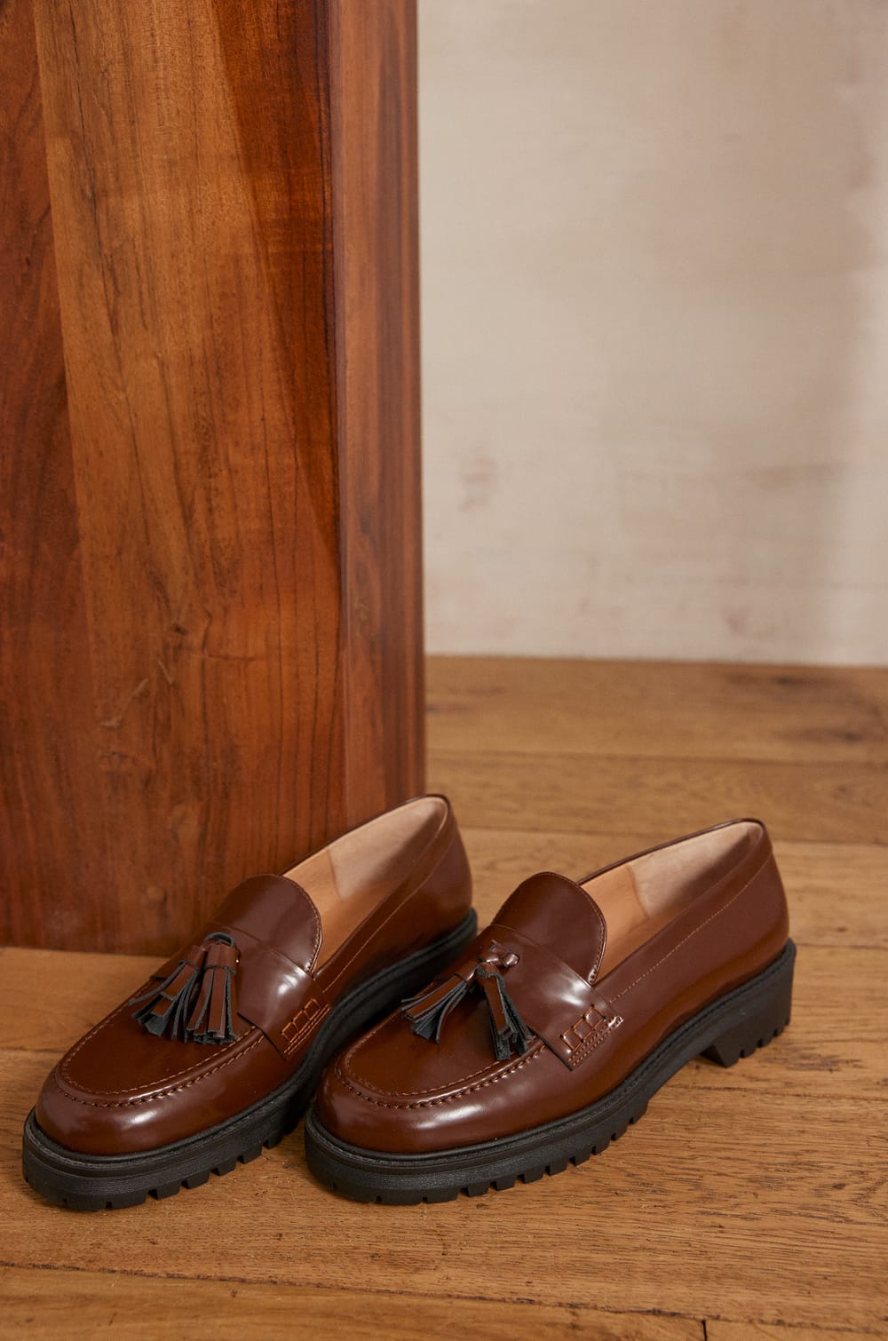 VALENTIN leather loafers;${refinementColor}