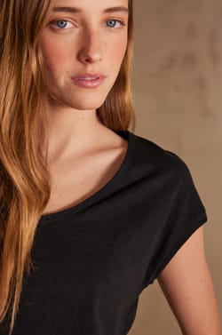 ASTRID T-shirt;${refinementColor}