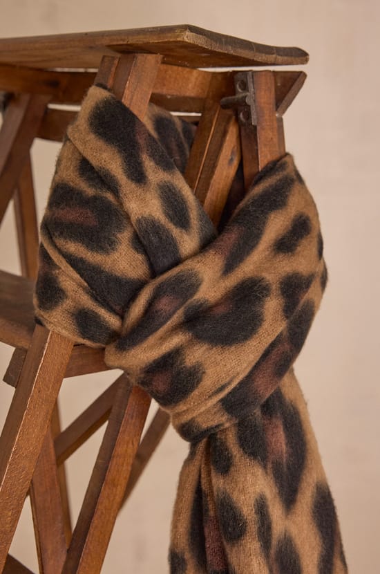 TONY leopard print scarf;${refinementColor}