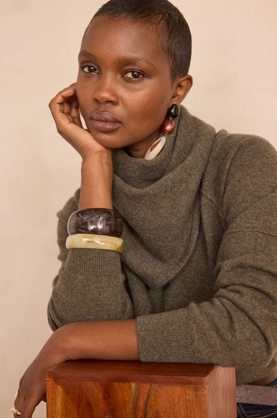 Triangle scarf in 100% 2-ply cashmere THOMAS;${refinementColor}