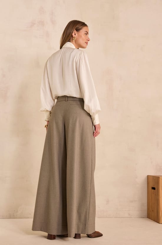 Wide beige pants in LILY;${refinementColor}
