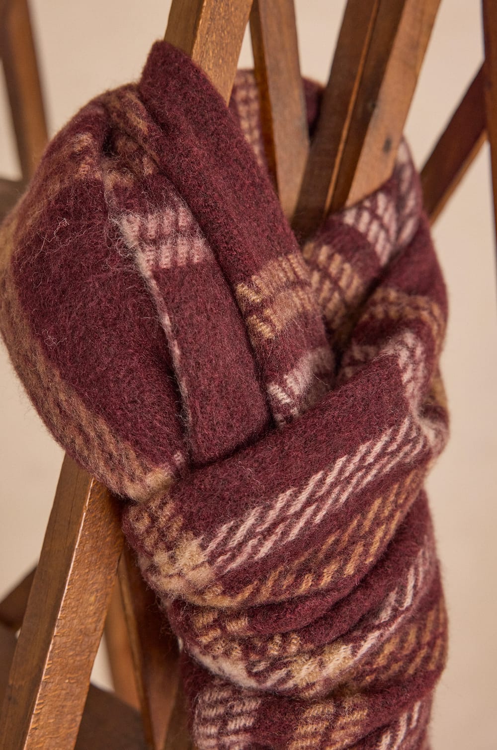 TANIA checked scarf;${refinementColor}