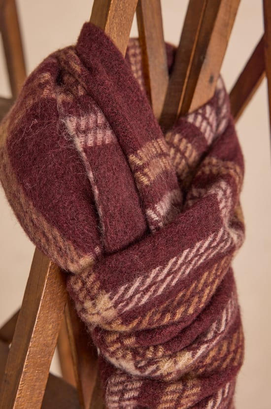 TANIA checked scarf;${refinementColor}