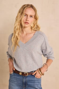 V-neck sweater in 100% 2-ply cashmere BARY;${refinementColor}