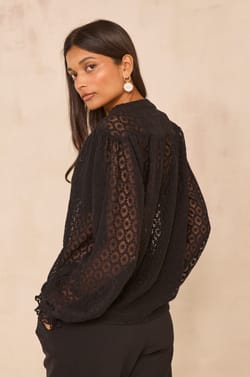 Blouse col V brod&eacute;e en coton DANIELA;${refinementColor}