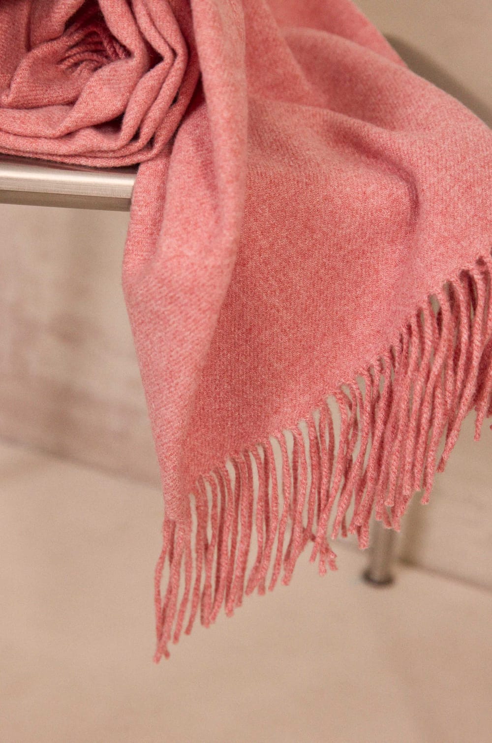 Woven pink scarf ROBIN;${refinementColor}