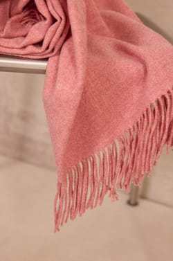 Woven pink scarf ROBIN;${refinementColor}