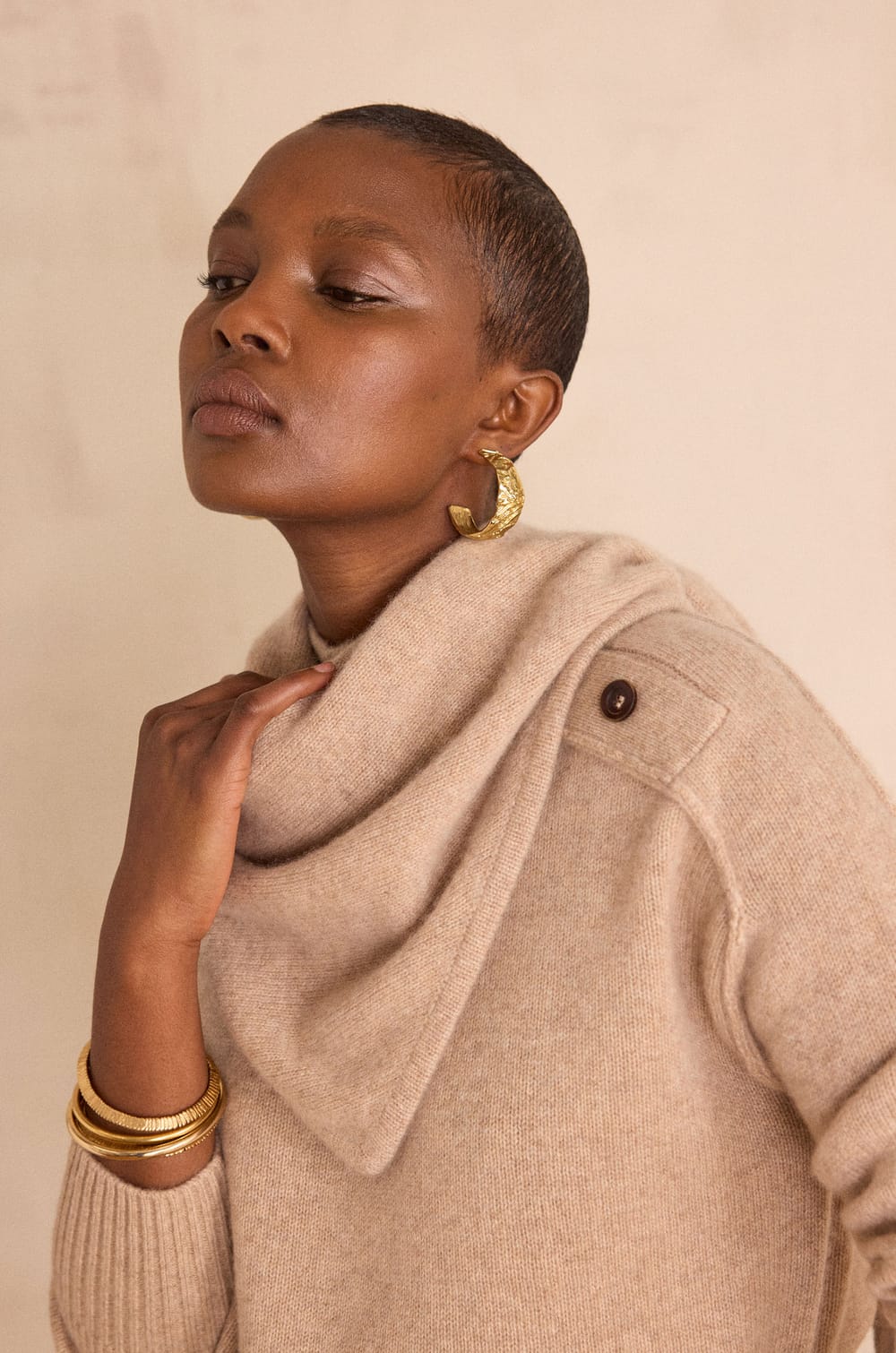 Triangle scarf in 100% 2-ply cashmere THOMAS;${refinementColor}