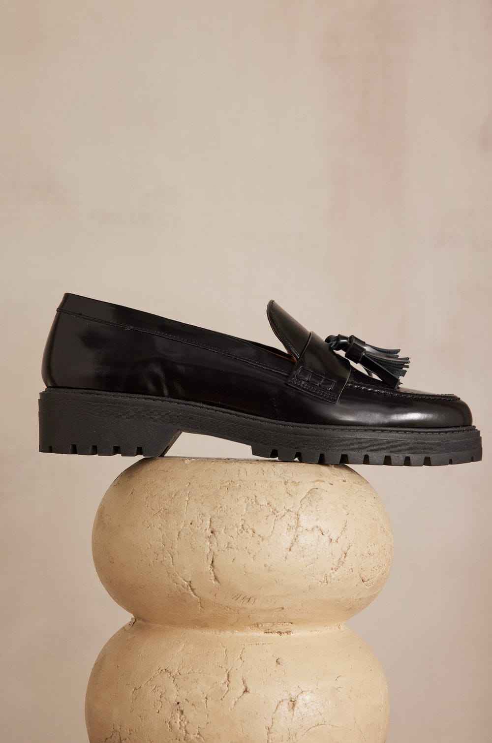 VALENTIN leather loafers;${refinementColor}