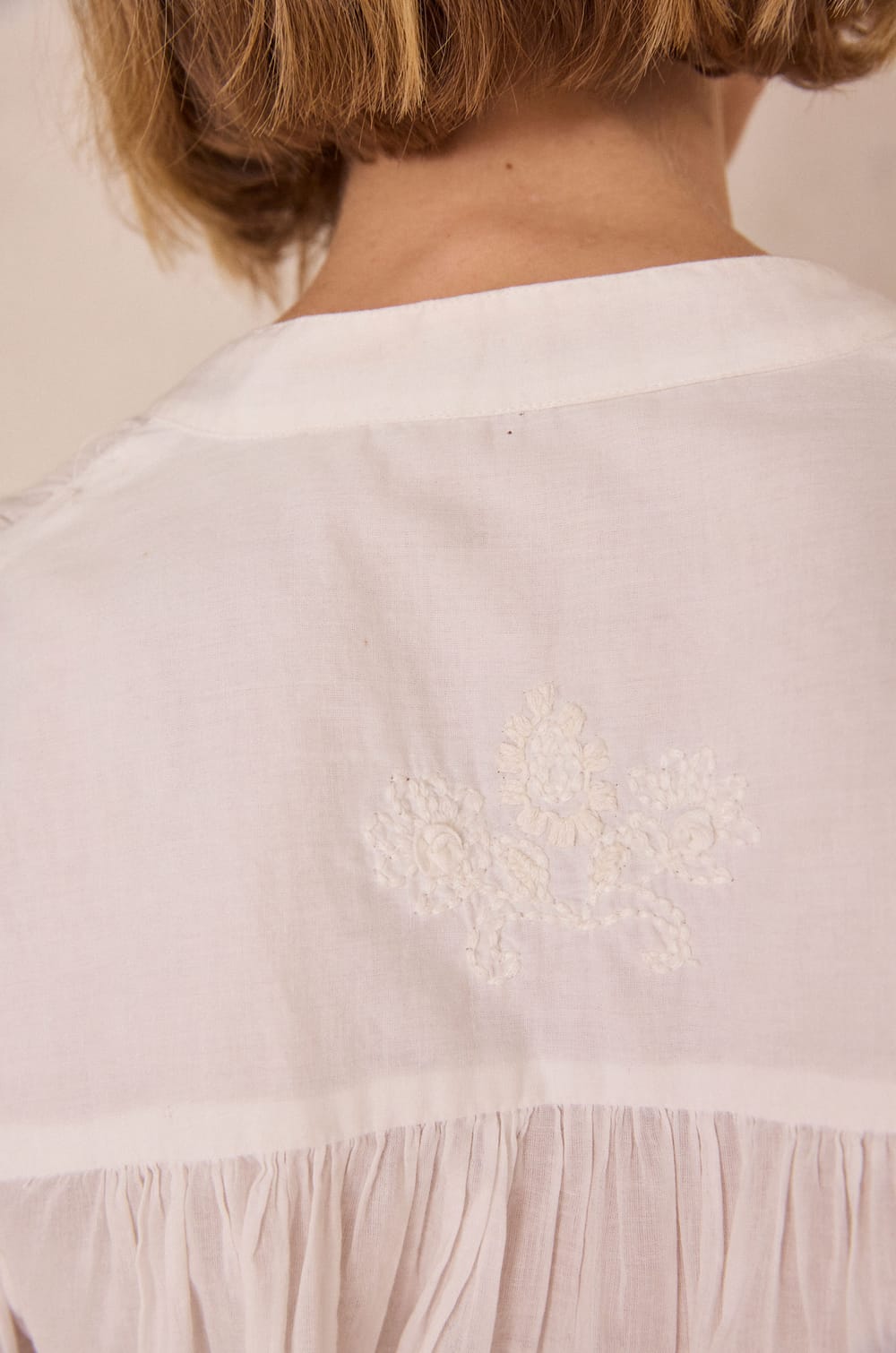 DARCIE floral embroidery blouse in 100% cotton;${refinementColor}