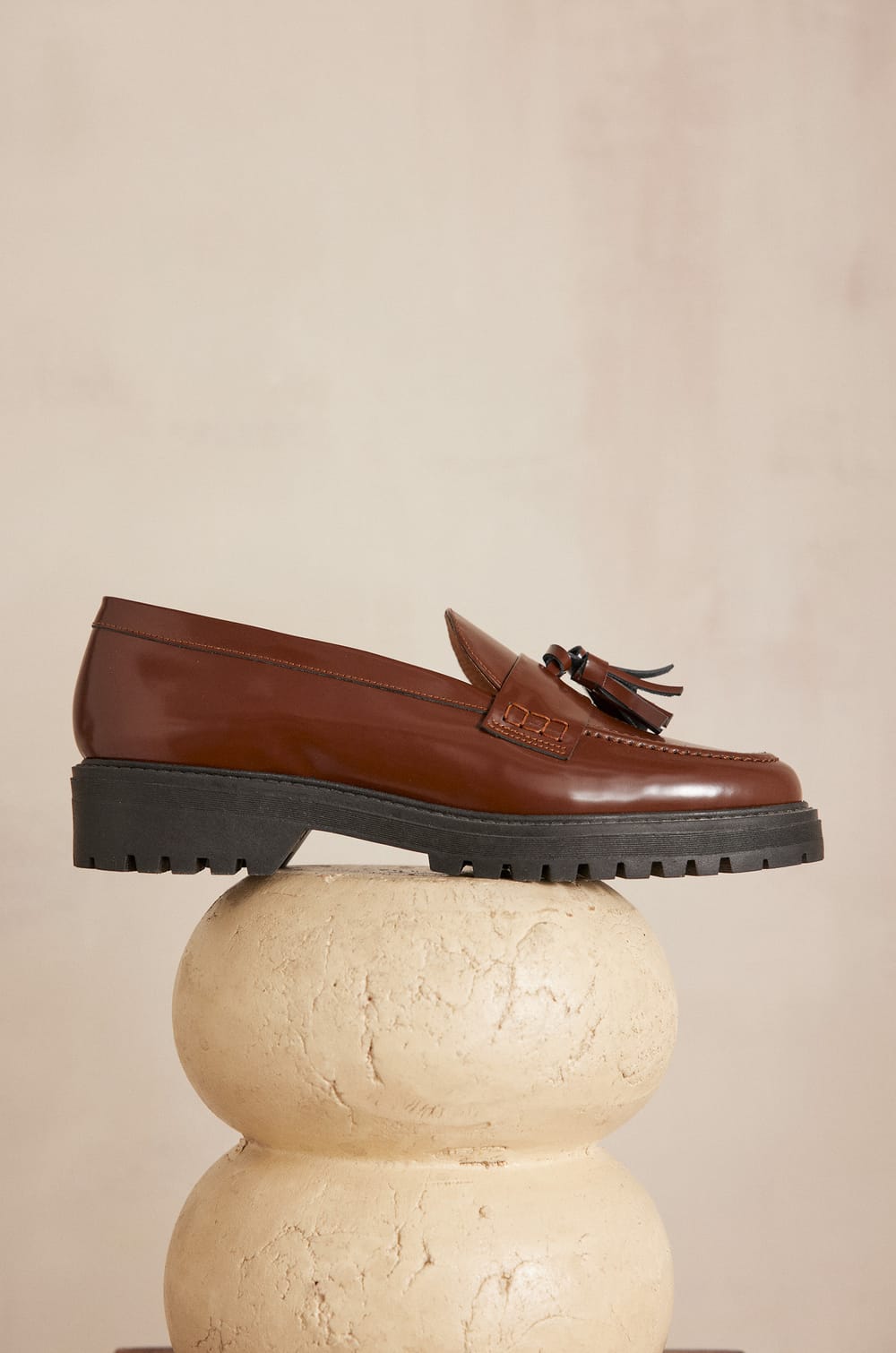 VALENTIN leather loafers;${refinementColor}