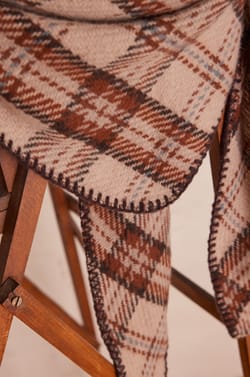 Écharpe THIBAULT à carreaux;${refinementColor}