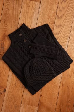 HOCHE cable knit hat;${refinementColor}