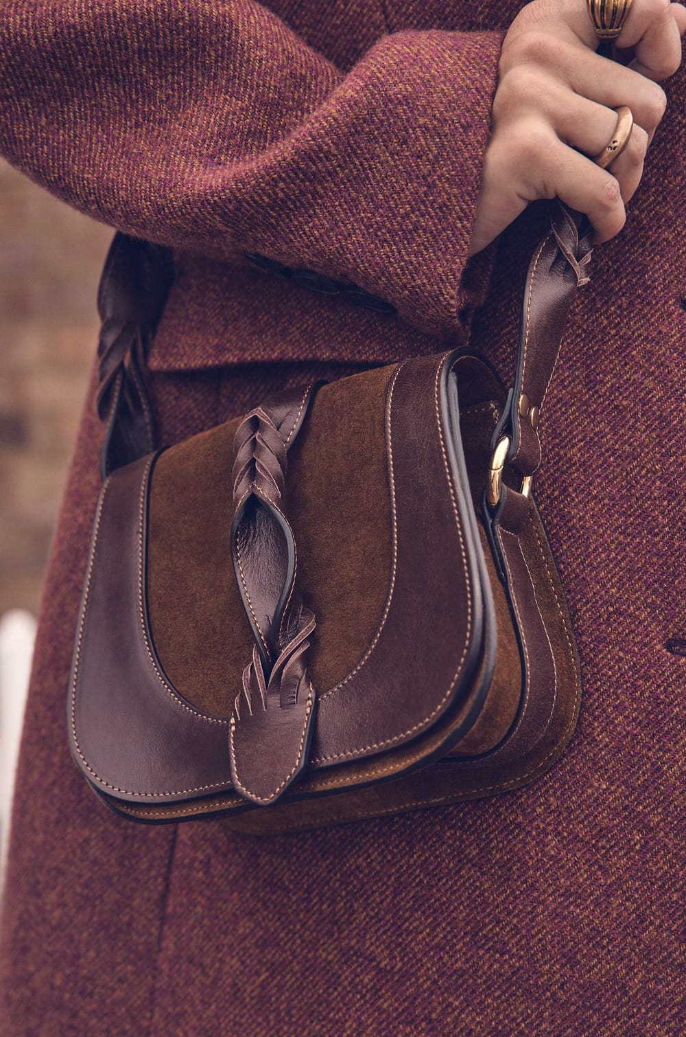 VICTOR MINI leather bag;${refinementColor}