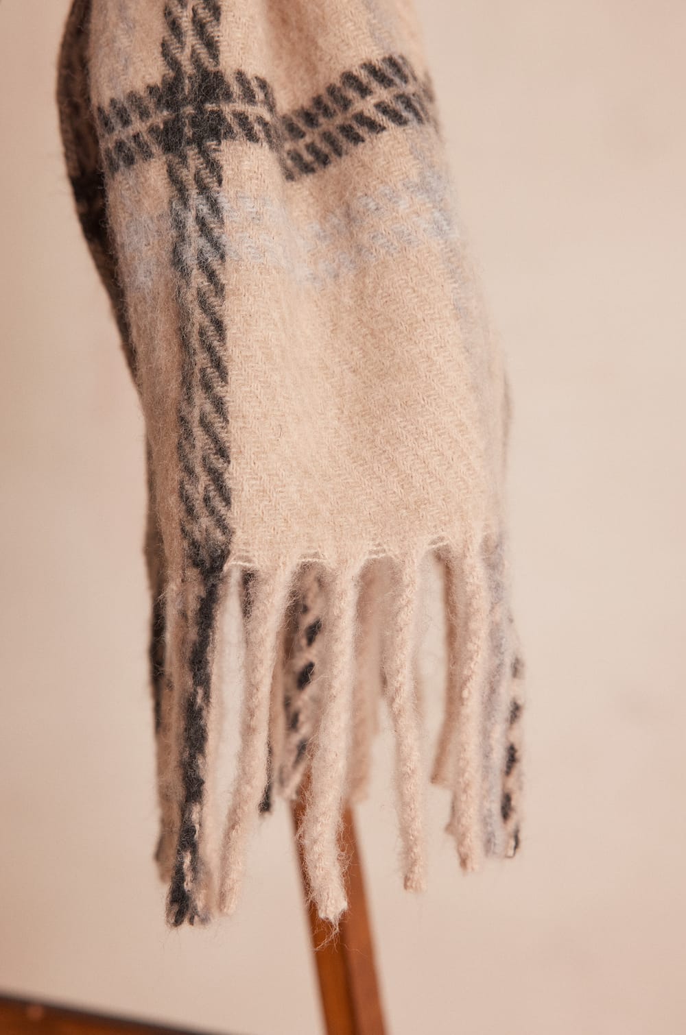Écharpe TANIA à carreaux fins;${refinementColor}