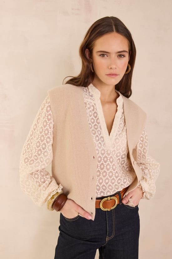 PARATY sleeveless cardigan in 100% wool;${refinementColor}