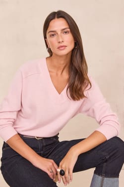 V-neck jumper in 100% 2-ply cashmere BARY;${refinementColor}