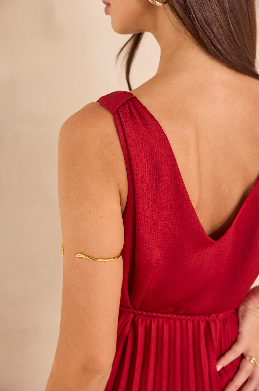 Sleeveless pleated dress FEATHER;${refinementColor}