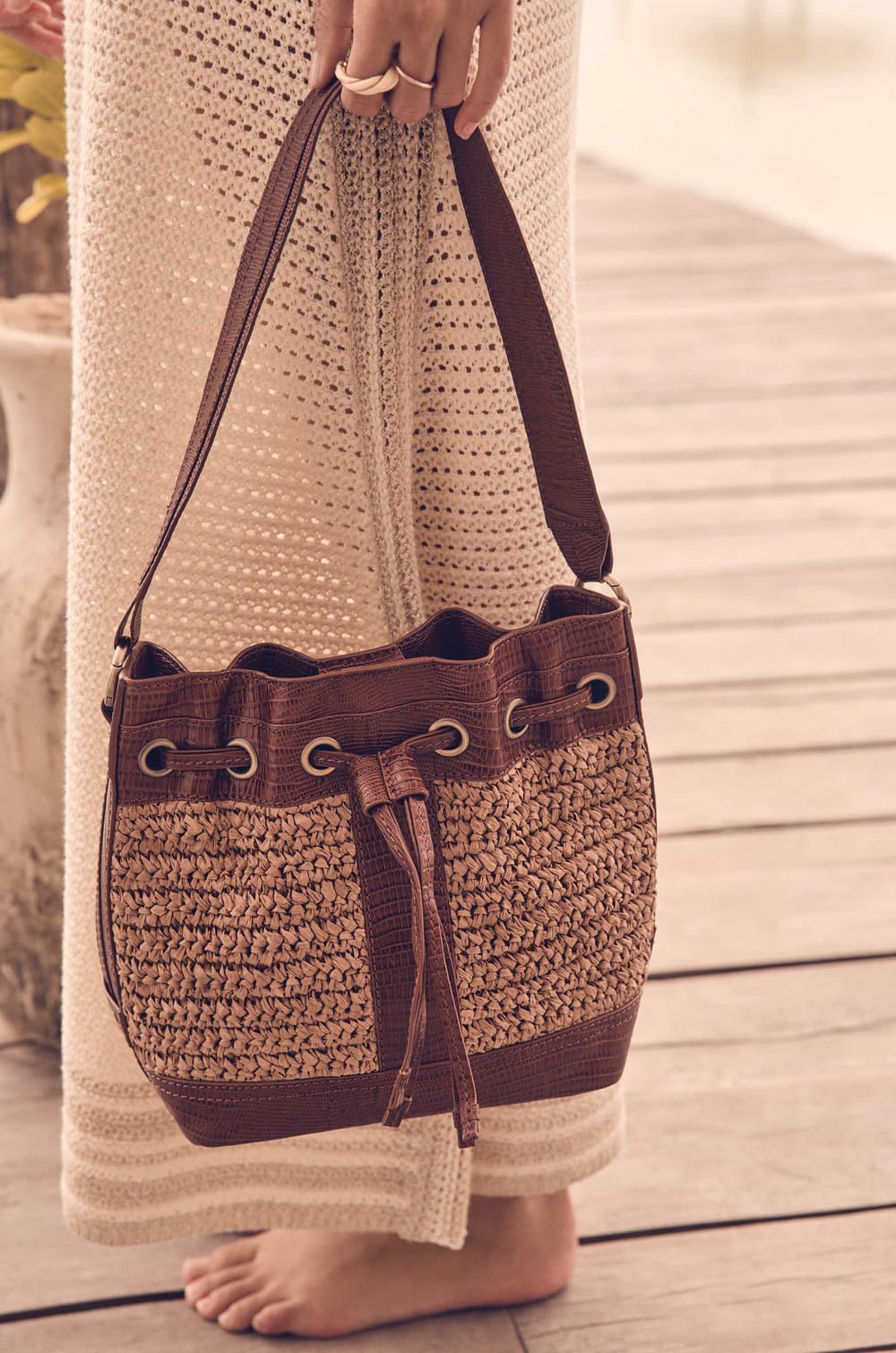 MAX leather and raffia bucket bag;${refinementColor}