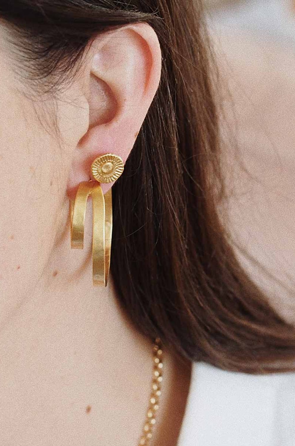 Boucles d'oreilles créoles dorées Nina Bijoux Leone;${refinementColor}