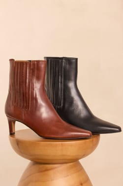 Bottines &agrave; talons bas en cuir ODILE;${refinementColor}