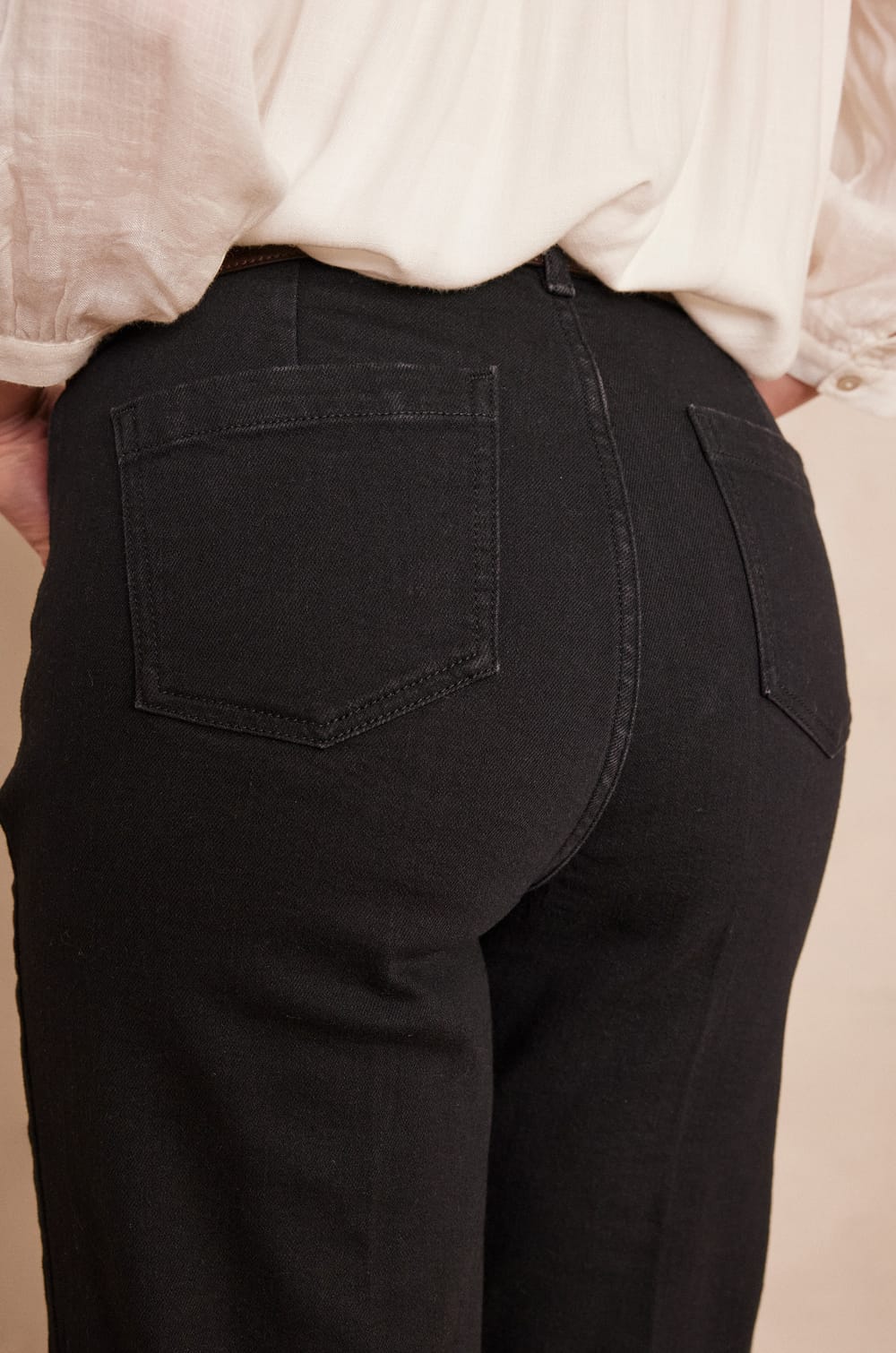 LUNA flared jeans;${refinementColor}